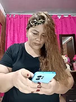 Freechat SluttyMilf79 on StripChat