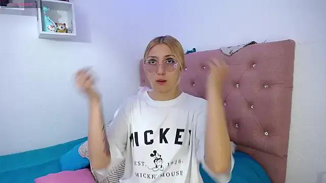 Freechat Soffy-brooks on StripChat