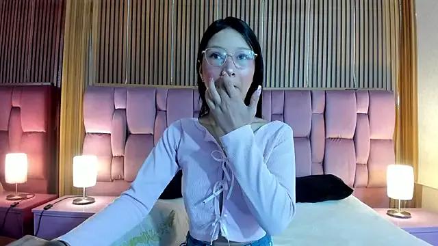 Sophie_Calloway from StripChat is Freechat