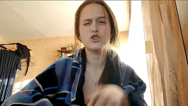 Freechat SophieHazely on StripChat