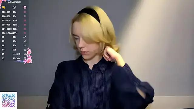 Stelline_ from StripChat is Freechat