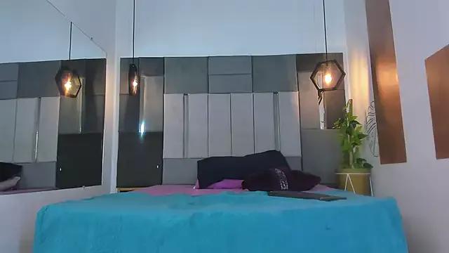 StrapSwingers from StripChat is Freechat