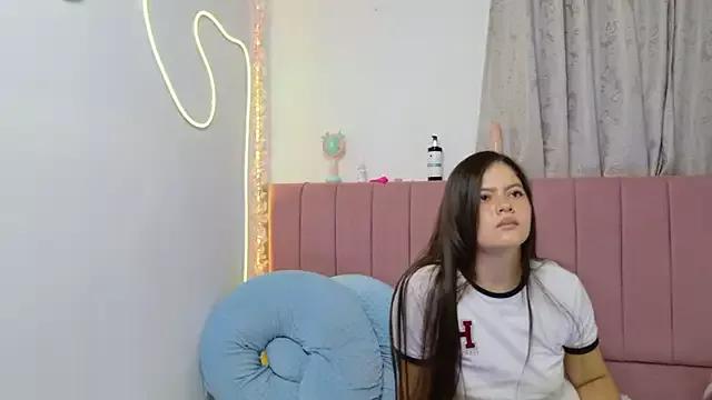 sukilove18 from StripChat is Freechat