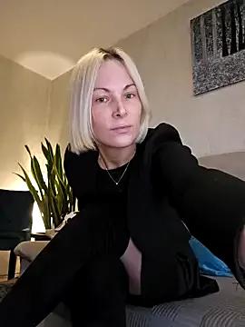 StripChat Sunny-Sin is Freechat Sunny-Sin — Slip ausziehen