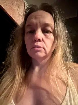 StripChat Suzanele is Freechat Suzanele — HI :flirt: Sqeese my bare boobs!