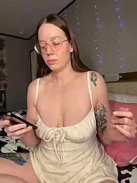 Sweetdee222x on StripChat 