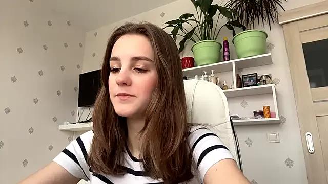 StripChat SweetieKatie is Freechat SweetieKatie — Hands under top, touch my boobs