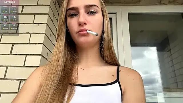 SweetJinny88 on StripChat