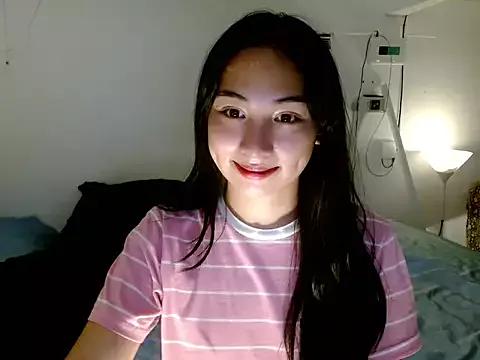SweetLilly_18 from StripChat