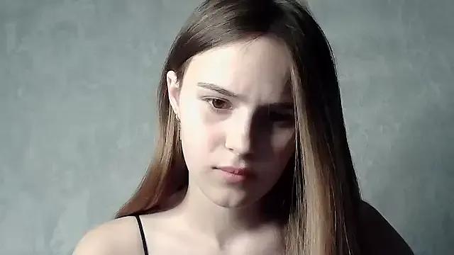 SweetLoraa from StripChat is Freechat