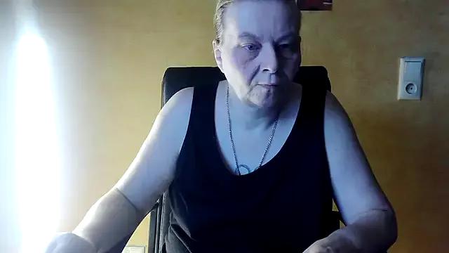 SweetPhoenix76 from StripChat is Freechat