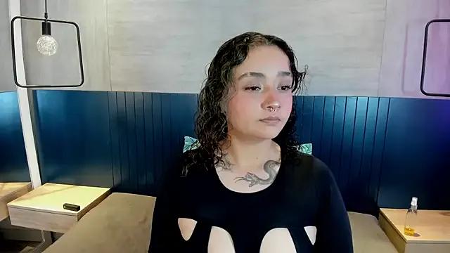 tara_black from StripChat is Freechat