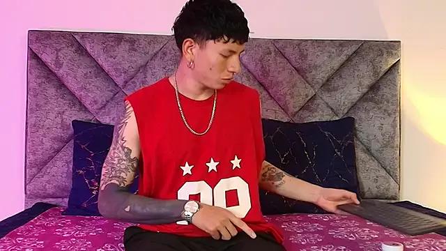 Tatiiana_n_Damiian from StripChat is Freechat