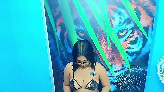 thifany_girlshot from StripChat is Freechat