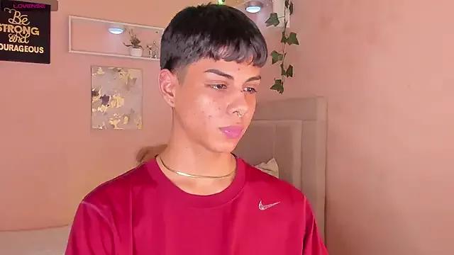 Thomas_wil from StripChat is Freechat