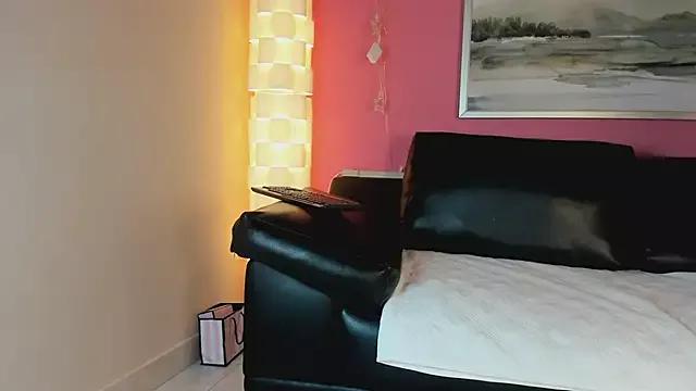 Tiffanysurez_ from StripChat is Freechat