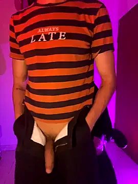 Freechat tylernova on StripChat