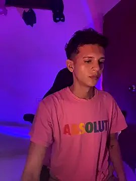 Freechat tylernova on StripChat