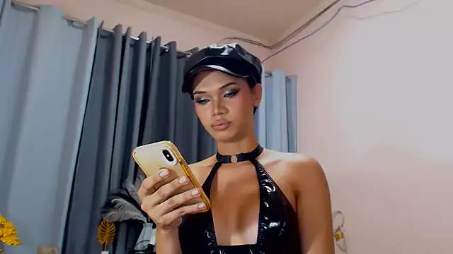 Unforgettablejulia from StripChat is Freechat