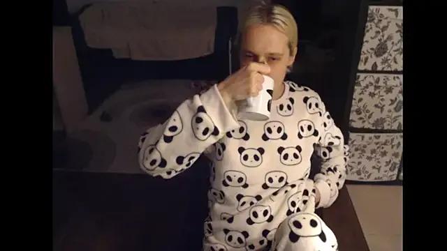 Ur_SweetLuckyGirl777 from StripChat is Freechat