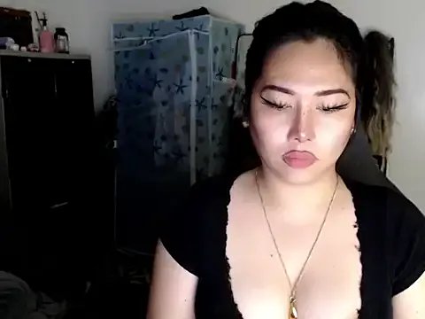 Freechat urqueendominant on StripChat