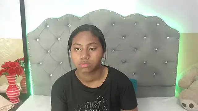 Freechat valentinavega18x on StripChat