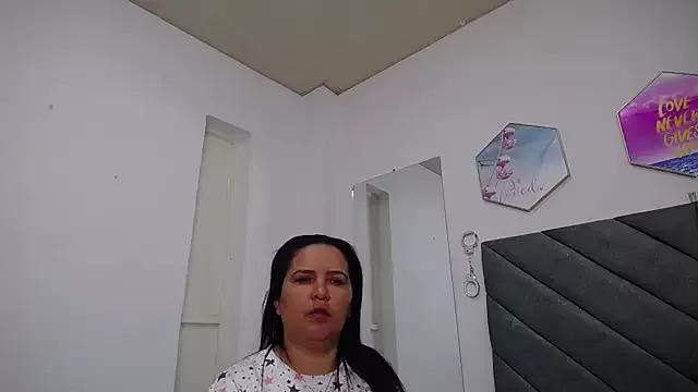 vauroracooper from StripChat is Freechat