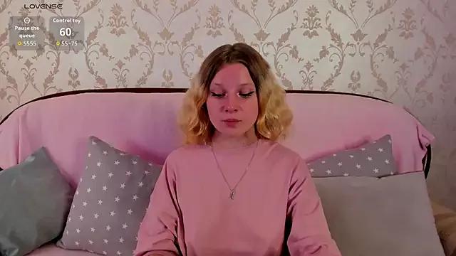Velvet_peach_ from StripChat is Freechat