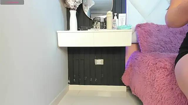 veronica_hill_ from StripChat is Freechat