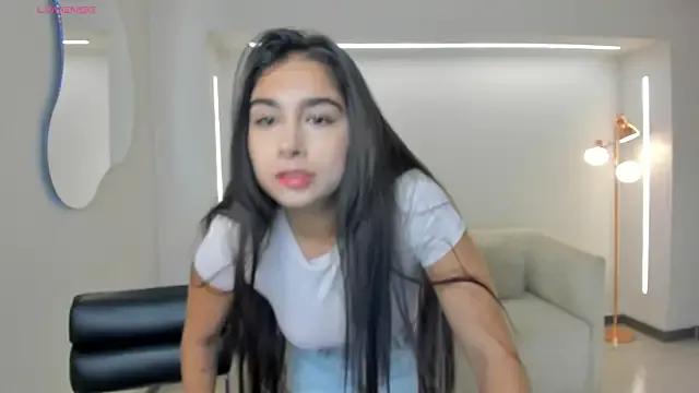 VeronicaBlue from StripChat is Freechat