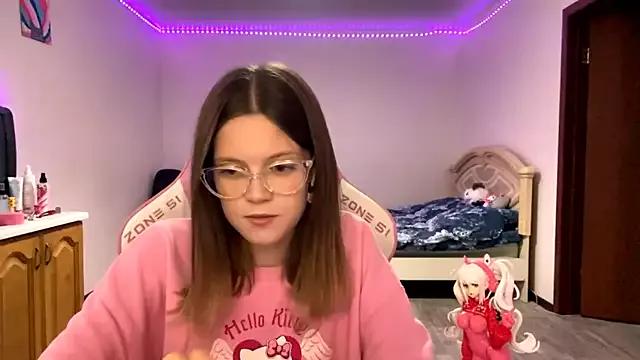 VibeQueenLucy from StripChat is Freechat