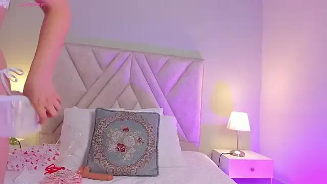 victoria_becker_ from StripChat is Freechat