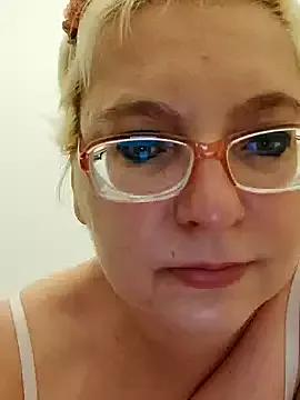 VikaKing from StripChat is Freechat