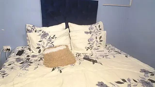 VIOLETX25 from StripChat is Freechat