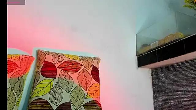wandascarlet from StripChat is Freechat