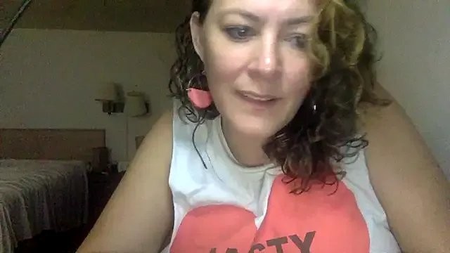 Freechat whitecream88 on StripChat