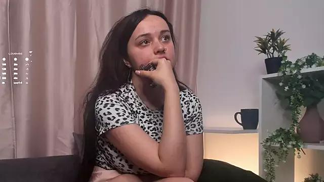 WilonaEmily from StripChat is Freechat