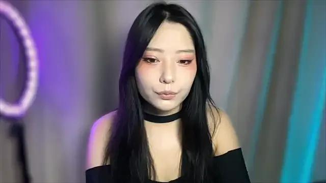 WonderMira from StripChat is Freechat