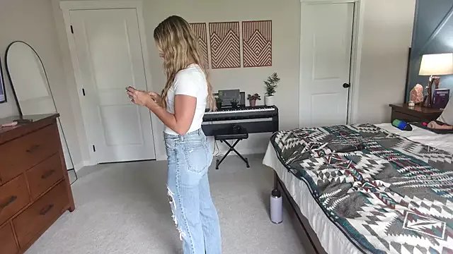 Freechat xxyourgirlblair on StripChat