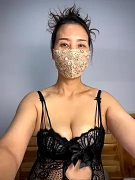 Freechat yiyi78900 on StripChat