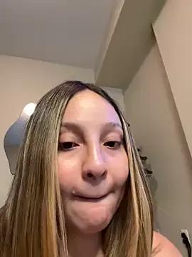 yourlilsecreet from StripChat is Freechat