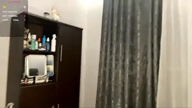 YourLittleElfie from StripChat is Freechat