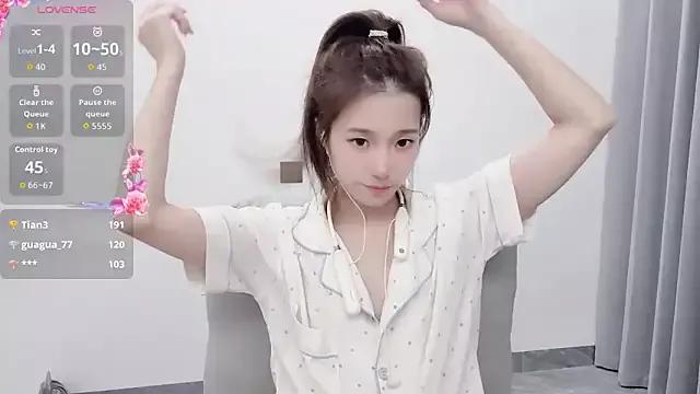 yuyu_77 on StripChat 