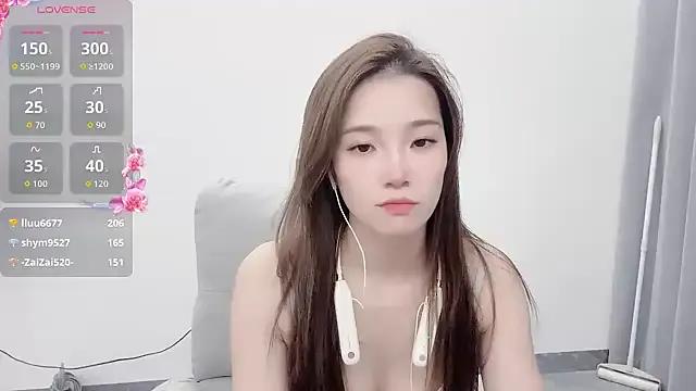 yuyu_77 on StripChat 