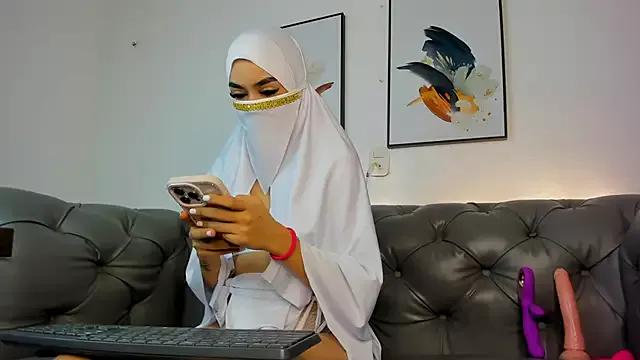 Zahra_milks from StripChat is Freechat