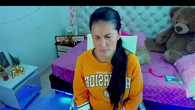ZARAY_1118 from StripChat is Freechat