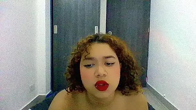zayrakiss from StripChat is Freechat
