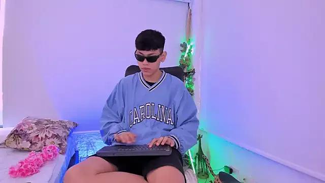 zeus_blaze from StripChat is Freechat